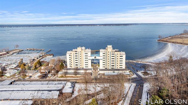 2964 Lakeshore Drive E701, Muskegon, MI 49441