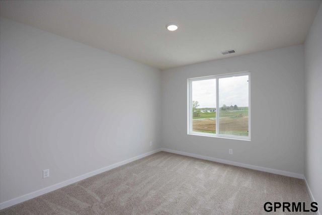 7934 N 93 Street, Omaha, NE 68122