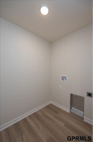 7934 N 93 Street, Omaha, NE 68122