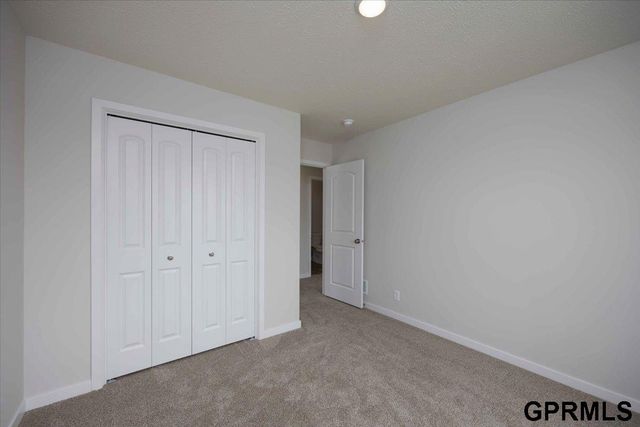 7934 N 93 Street, Omaha, NE 68122