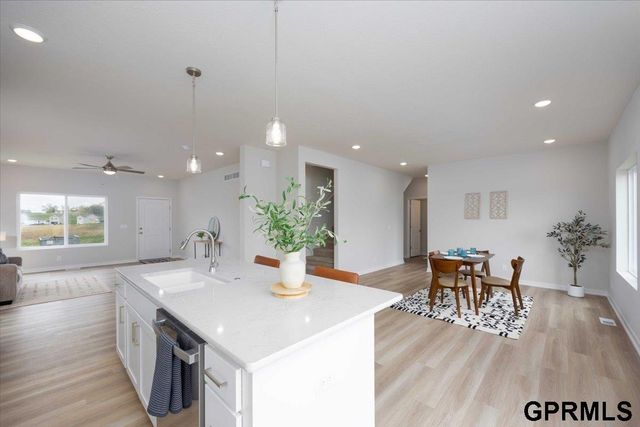 7934 N 93 Street, Omaha, NE 68122