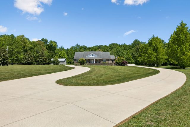 800 Grove Rd, Morrison, TN 37357