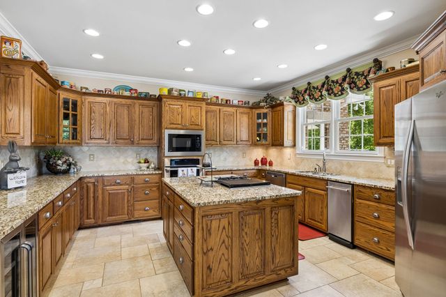 800 Grove Rd, Morrison, TN 37357