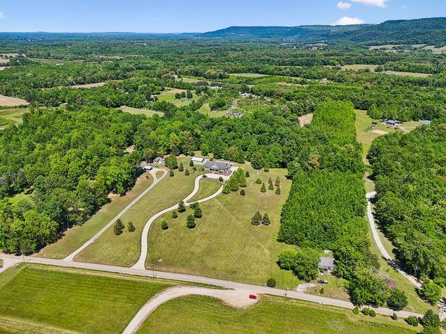 800 Grove Rd, Morrison, TN 37357