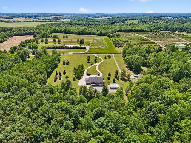 800 Grove Rd, Morrison, TN 37357