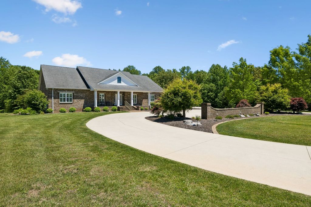 800 Grove Rd, Morrison, TN 37357