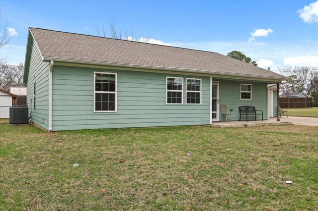 304 Boliver Avenue, Lake Dallas, TX 75065