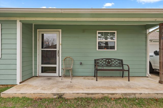 304 Boliver Avenue, Lake Dallas, TX 75065