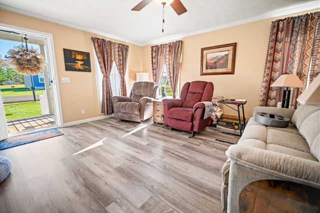 59 Village Lane, Russell Springs, KY 42642