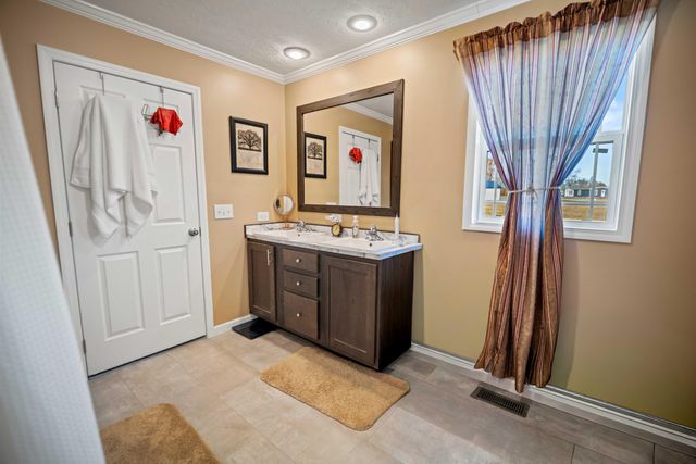 59 Village Lane, Russell Springs, KY 42642