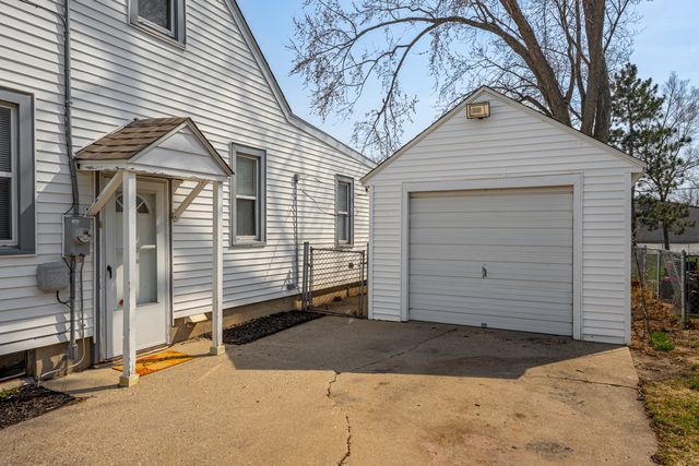 711 Renrose Avenue, Loves Park, IL 61111