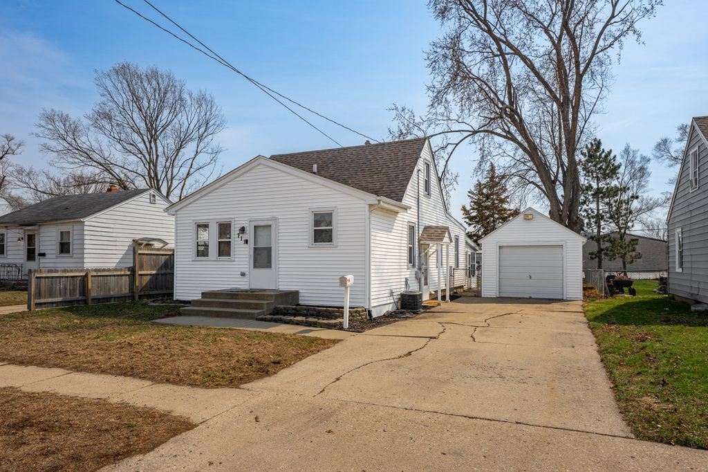 711 Renrose Avenue, Loves Park, IL 61111