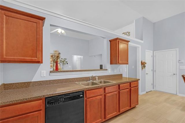 2511 Southhaven Lane, Buford, GA 30519