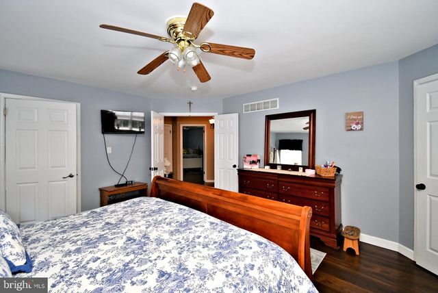9958 GARDENIA LN, Philadelphia, PA 19115