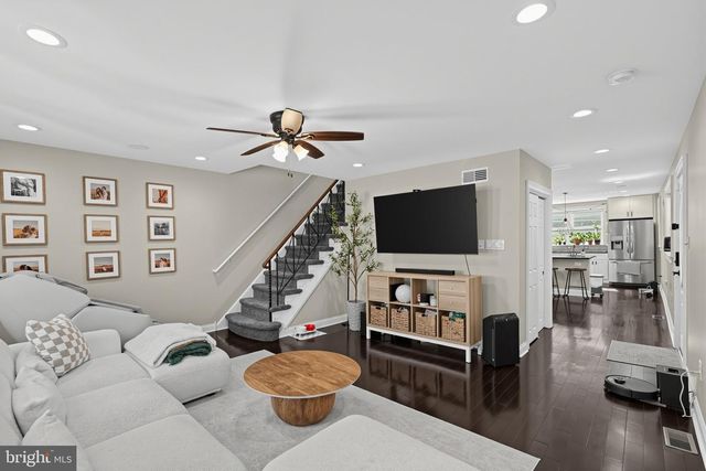 700 LIVEZEY LN, Philadelphia, PA 19128