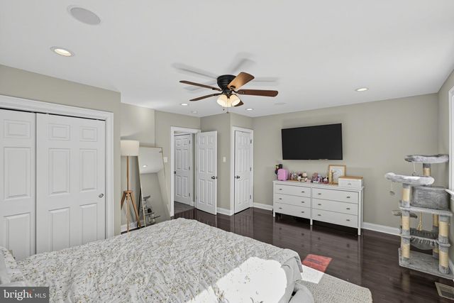 700 LIVEZEY LN, Philadelphia, PA 19128