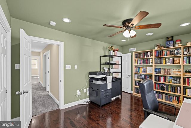 700 LIVEZEY LN, Philadelphia, PA 19128