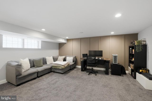 700 LIVEZEY LN, Philadelphia, PA 19128