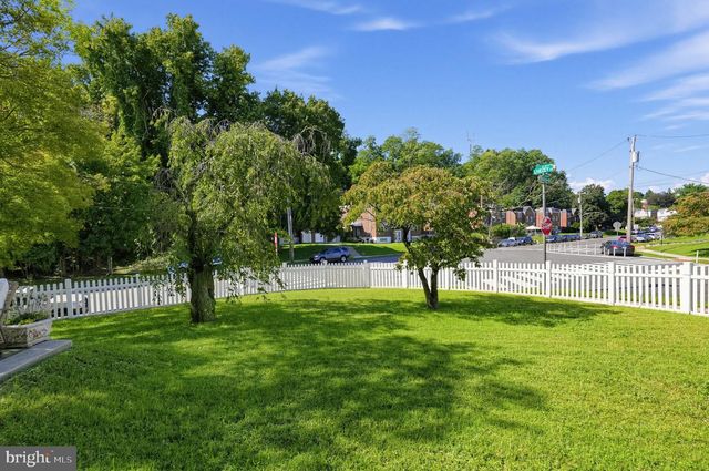 700 LIVEZEY LN, Philadelphia, PA 19128