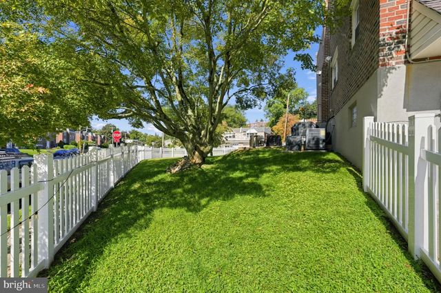 700 LIVEZEY LN, Philadelphia, PA 19128