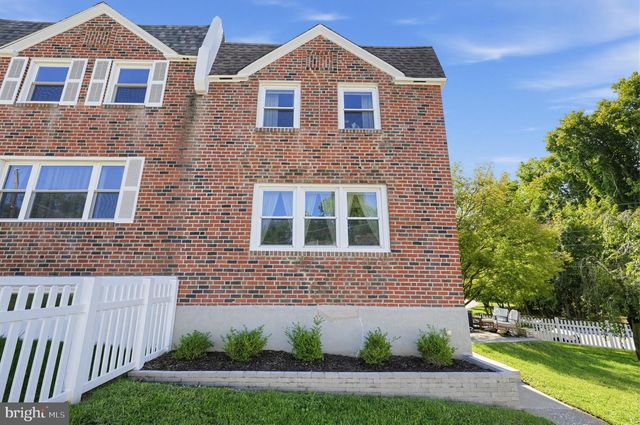 700 LIVEZEY LN, Philadelphia, PA 19128