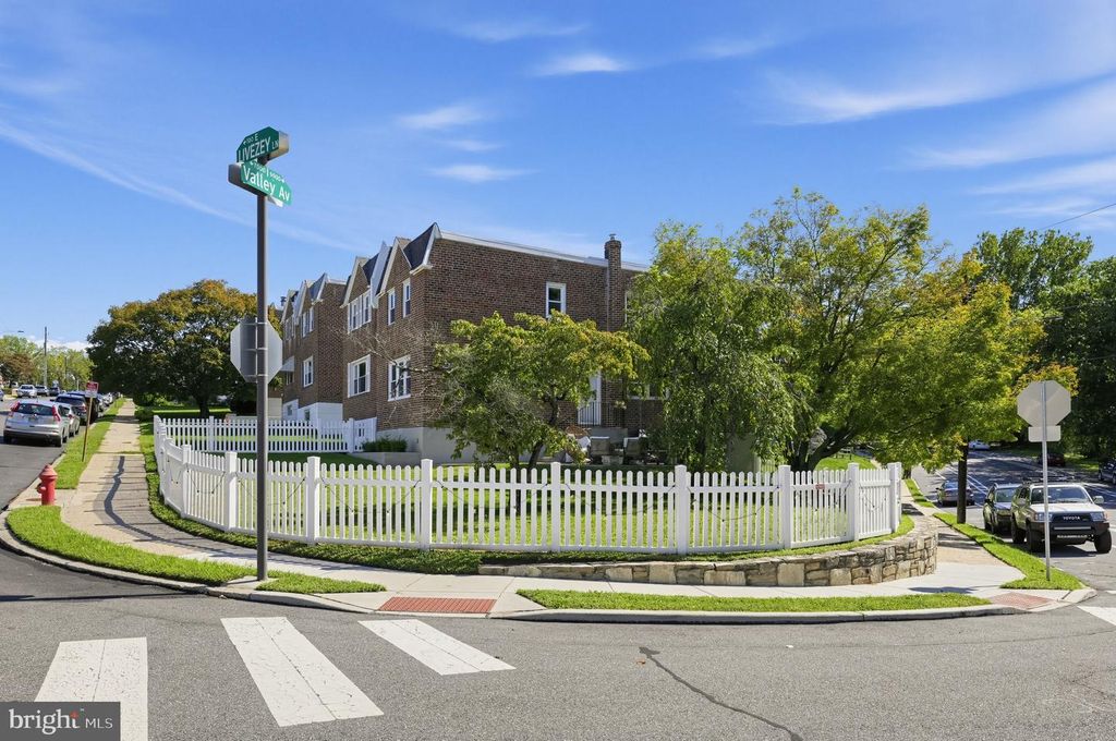 700 LIVEZEY LN, Philadelphia, PA 19128 — photo 2