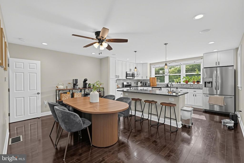 700 LIVEZEY LN, Philadelphia, PA 19128 — photo 3