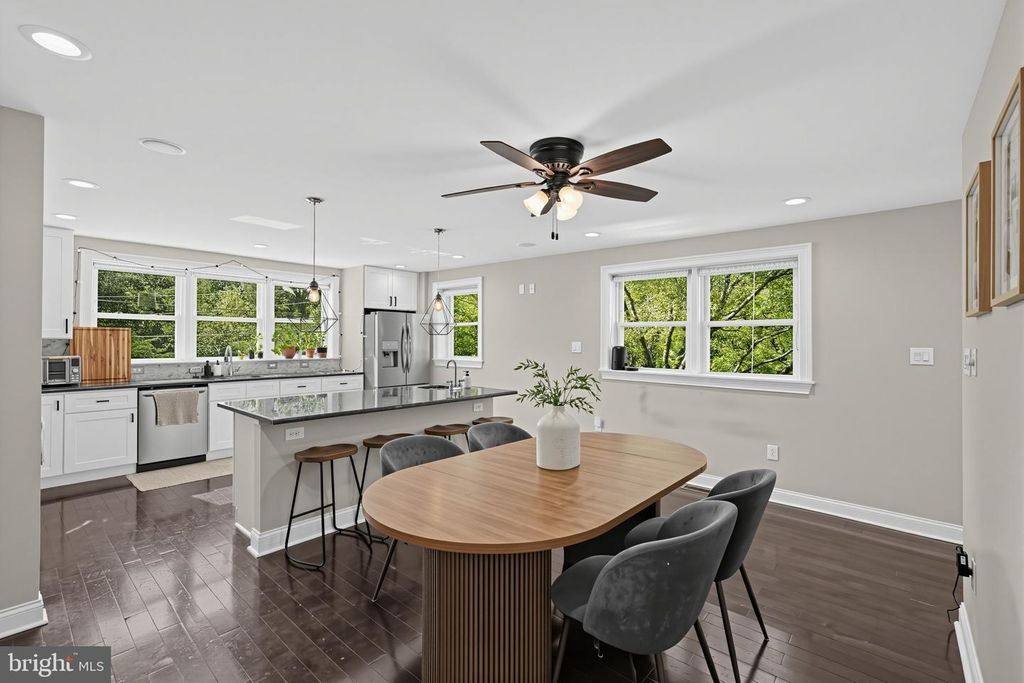 700 LIVEZEY LN, Philadelphia, PA 19128 — photo 4