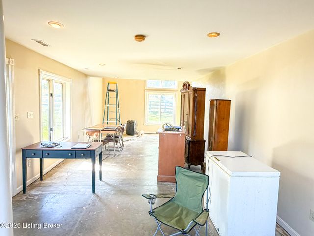 1215 Mike Brown Ln, Taylorsville, KY 40071