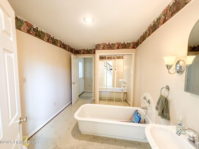 1215 Mike Brown Ln, Taylorsville, KY 40071