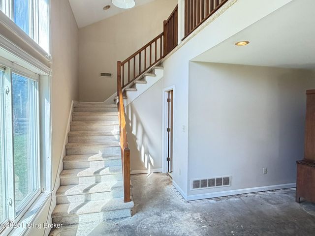 1215 Mike Brown Ln, Taylorsville, KY 40071