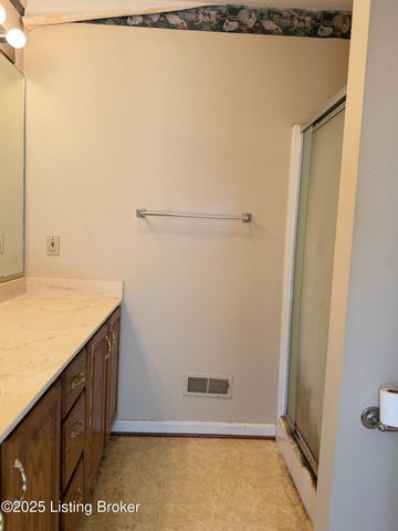 1215 Mike Brown Ln, Taylorsville, KY 40071