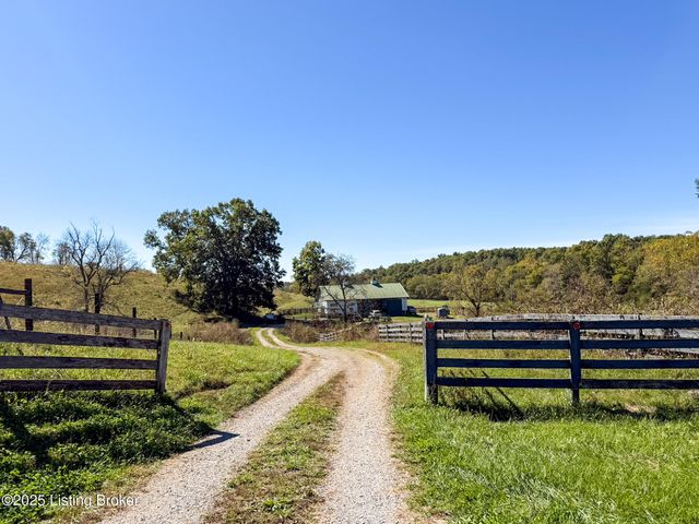 1215 Mike Brown Ln, Taylorsville, KY 40071