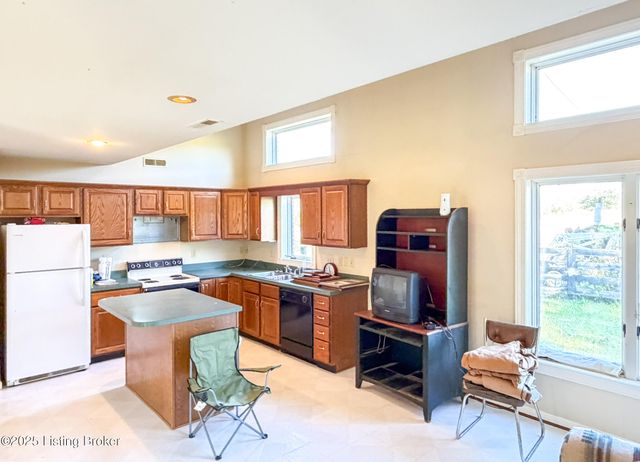 1215 Mike Brown Ln, Taylorsville, KY 40071