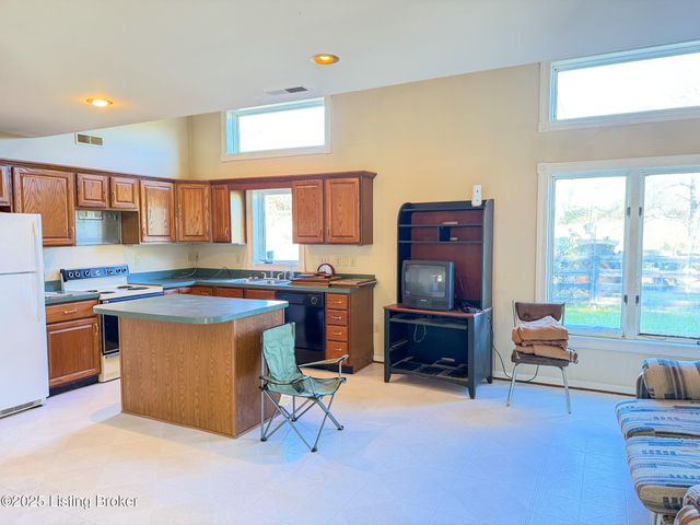 1215 Mike Brown Ln, Taylorsville, KY 40071