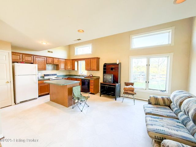 1215 Mike Brown Ln, Taylorsville, KY 40071