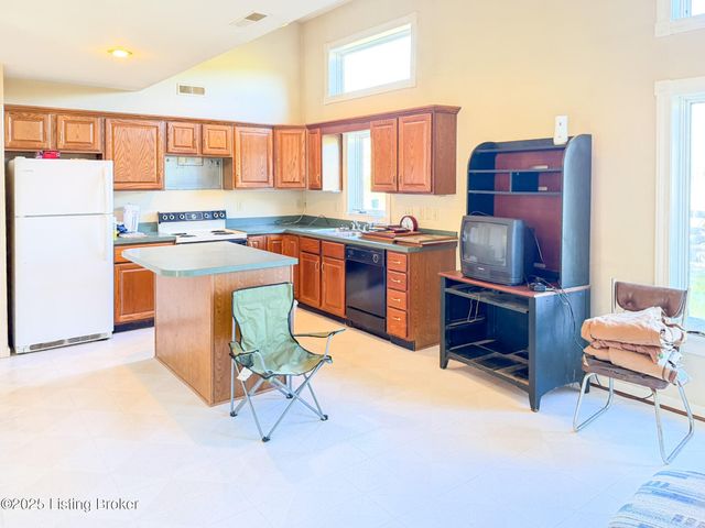 1215 Mike Brown Ln, Taylorsville, KY 40071