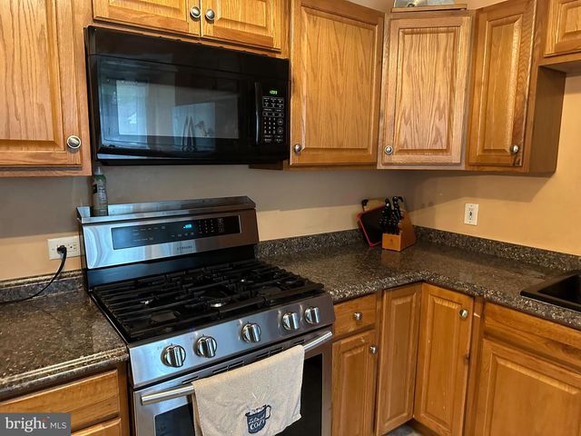 2411 N CUTHBERT DR, Lindenwold, NJ 08021