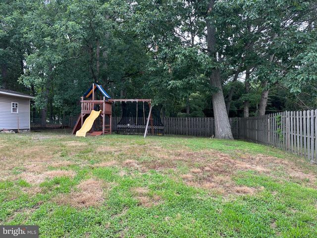 2411 N CUTHBERT DR, Lindenwold, NJ 08021