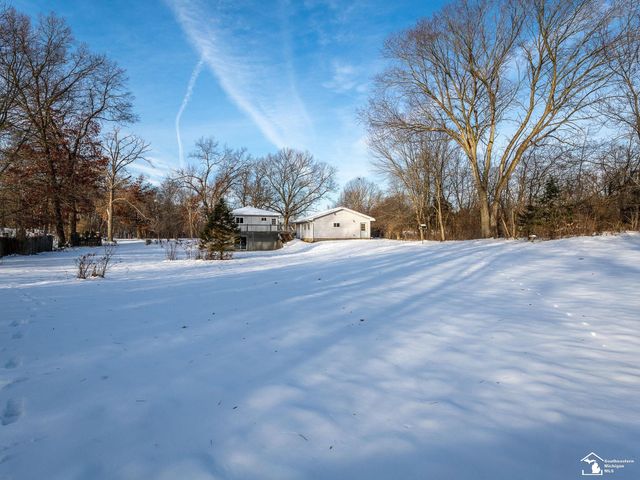 403 Maple Road, Leoni Twp, MI 49254