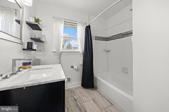 32 EWINGVILLE RD, Ewing, NJ 08638