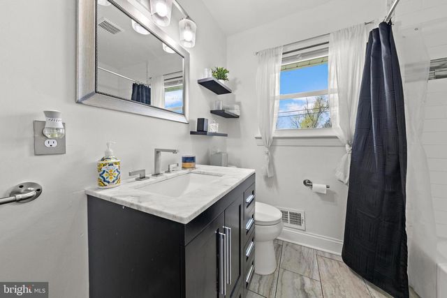 32 EWINGVILLE RD, Ewing, NJ 08638