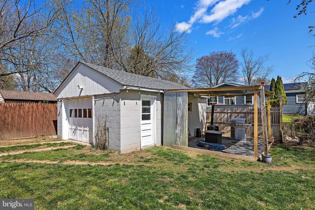 32 EWINGVILLE RD, Ewing, NJ 08638