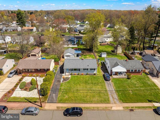 32 EWINGVILLE RD, Ewing, NJ 08638