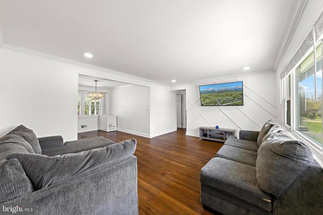 32 EWINGVILLE RD, Ewing, NJ 08638