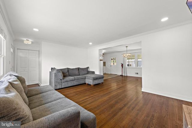 32 EWINGVILLE RD, Ewing, NJ 08638