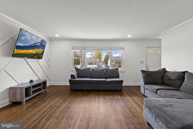 32 EWINGVILLE RD, Ewing, NJ 08638