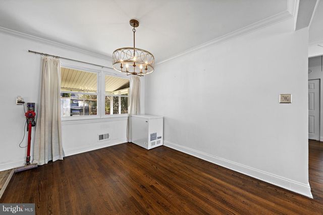 32 EWINGVILLE RD, Ewing, NJ 08638