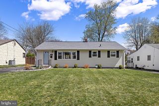 32 EWINGVILLE RD, Ewing, NJ 08638