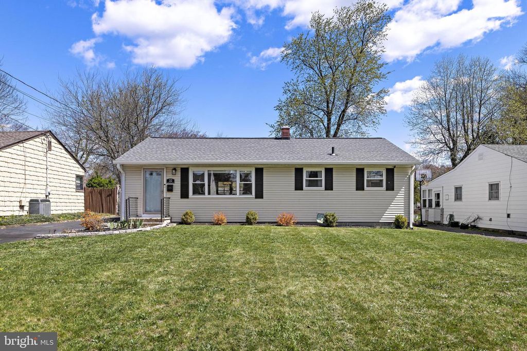 32 EWINGVILLE RD, Ewing, NJ 08638